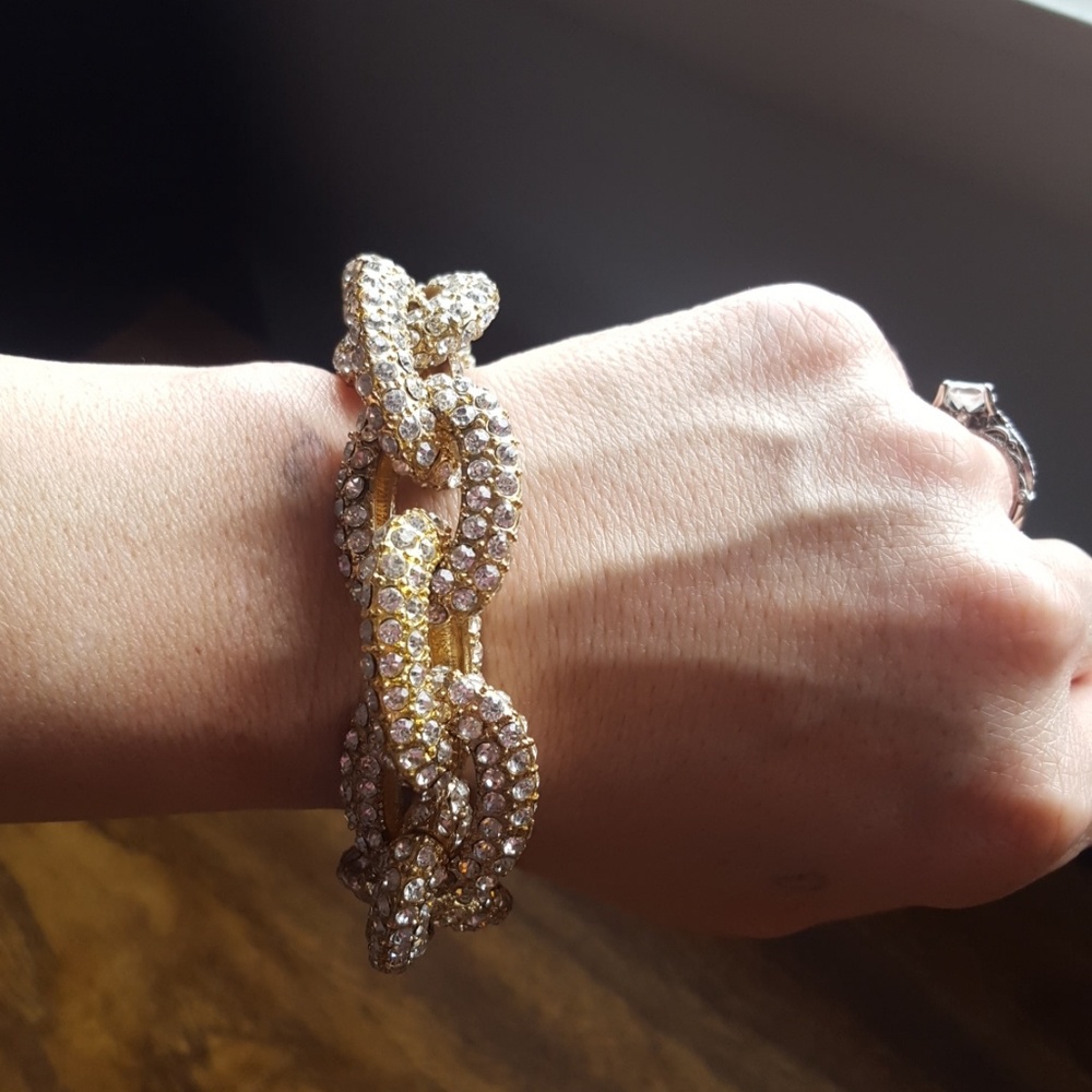 Gold chain link